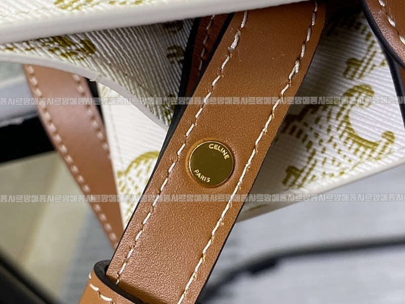 셀린느트리옹프스몰버티컬카바스백 20260308-112333-009루.jpg