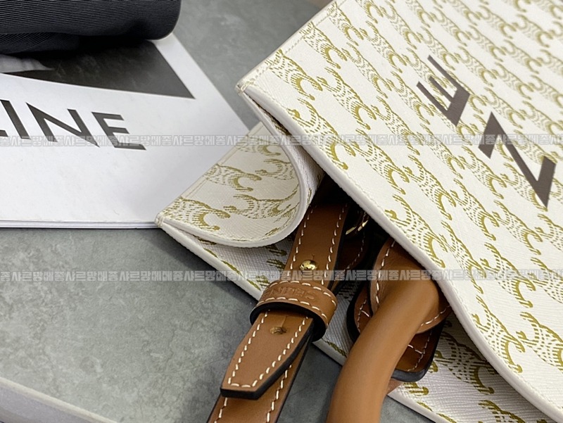 셀린느트리옹프스몰버티컬카바스백 20260308-112334-016루.jpg