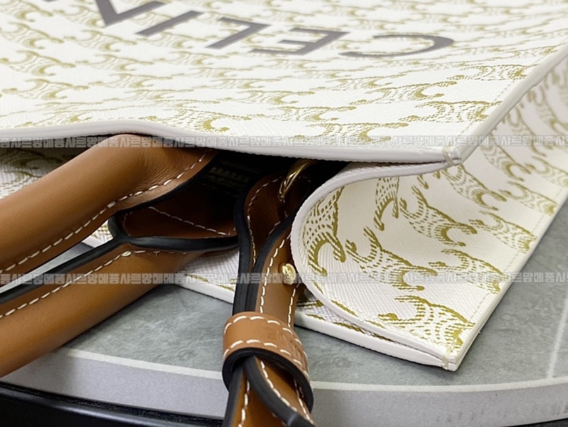 셀린느트리옹프스몰버티컬카바스백 20260308-112334-015루.jpg