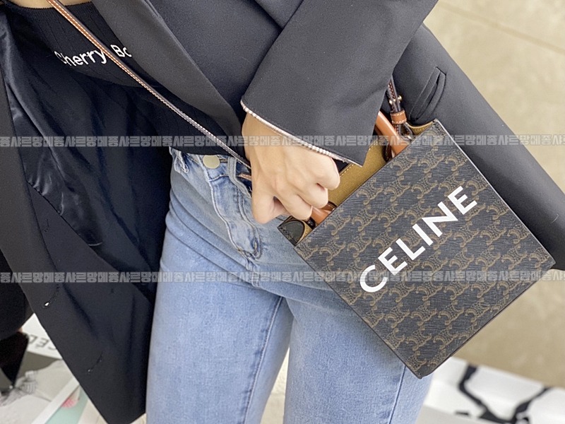 셀린느트리옹프미니버티컬카바스백 20260308-114634-017루.jpg