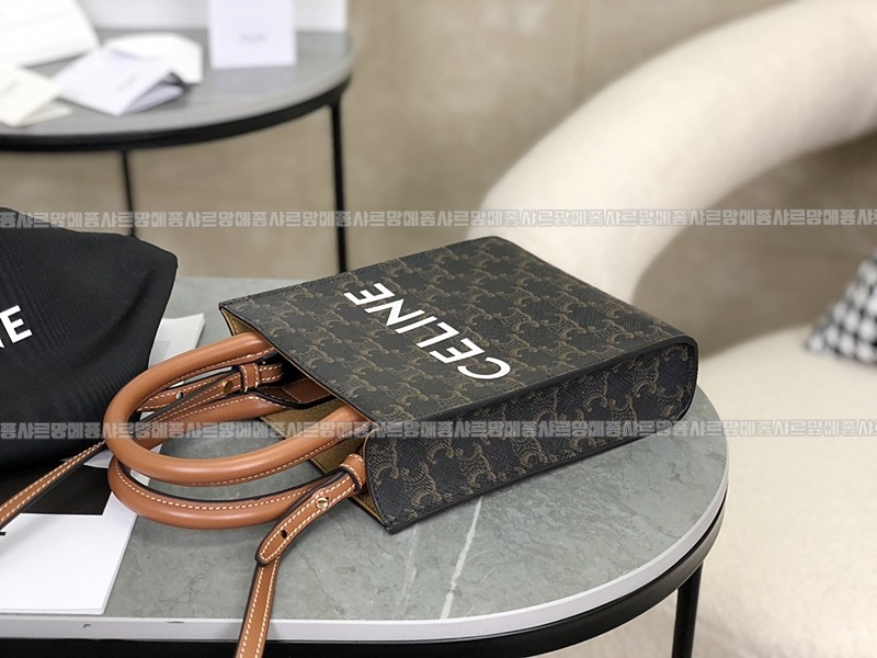 셀린느트리옹프미니버티컬카바스백 20260308-114633-004루.jpg