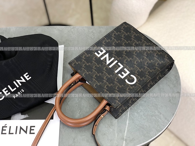 셀린느트리옹프미니버티컬카바스백 20260308-114633-006루.jpg
