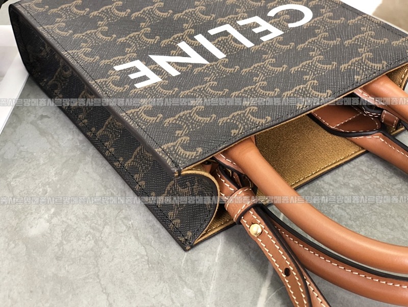 셀린느트리옹프미니버티컬카바스백 20260308-114633-009루.jpg