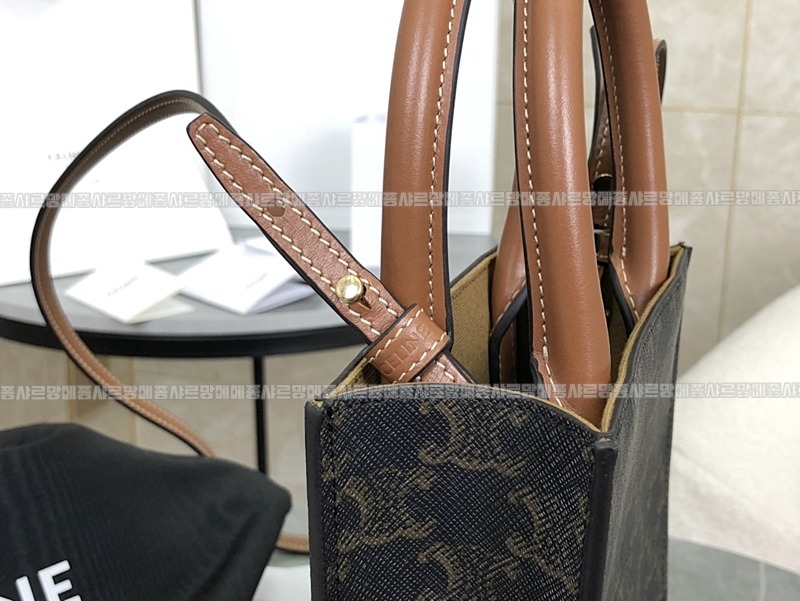 셀린느트리옹프미니버티컬카바스백 20260308-114633-011루.jpg