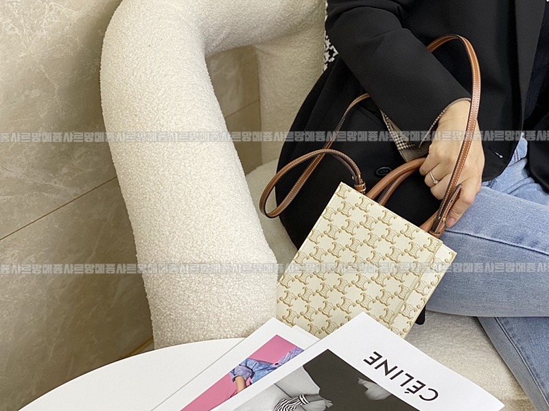 셀린느트리옹프미니버티컬카바스백 20260308-114940-016루.jpg