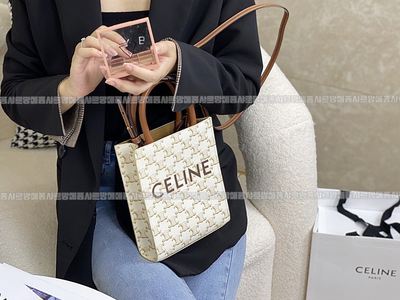 셀린느트리옹프미니버티컬카바스백 20260308-114940-017루.jpg