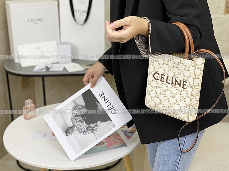 셀린느트리옹프미니버티컬카바스백 20260308-114940-021루.jpg