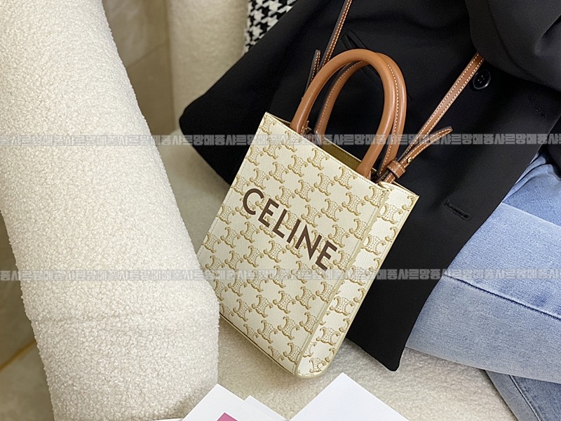 셀린느트리옹프미니버티컬카바스백 20260308-114940-022루.jpg