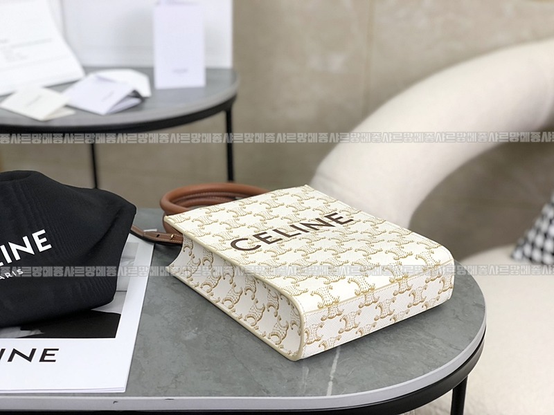 셀린느트리옹프미니버티컬카바스백 20260308-114938-004루.jpg