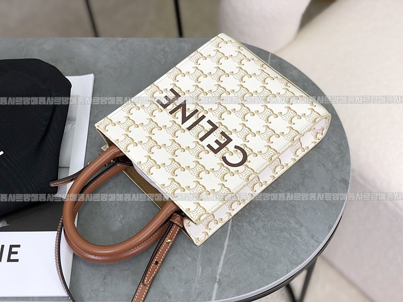 셀린느트리옹프미니버티컬카바스백 20260308-114938-007루.jpg