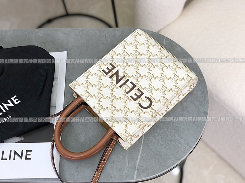 셀린느트리옹프미니버티컬카바스백 20260308-114939-010루.jpg