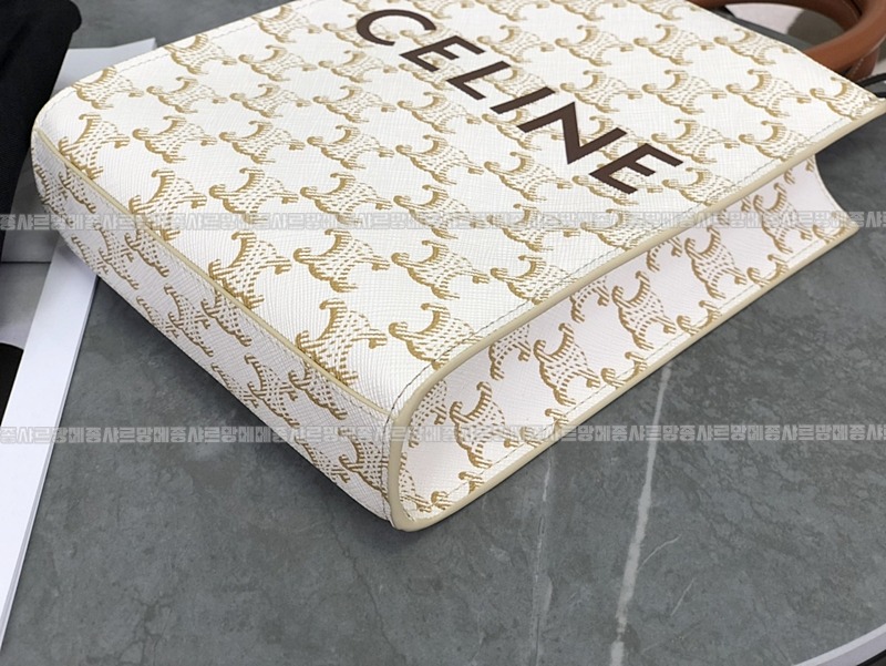 셀린느트리옹프미니버티컬카바스백 20260308-114939-013루.jpg