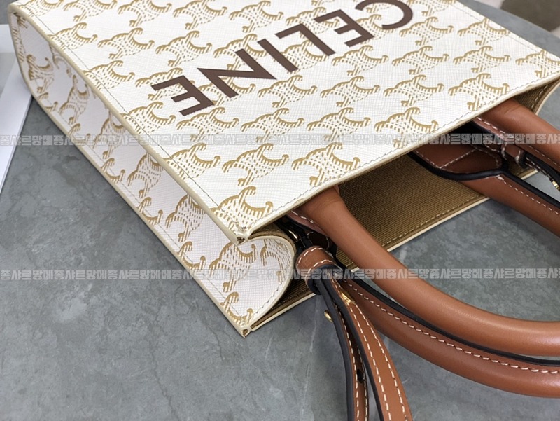 셀린느트리옹프미니버티컬카바스백 20260308-114939-012루.jpg