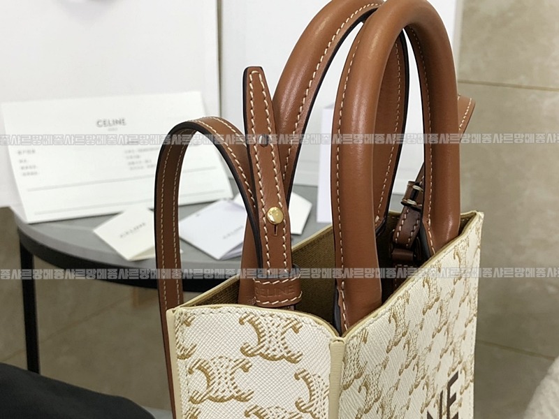 셀린느트리옹프미니버티컬카바스백 20260308-114939-011루.jpg