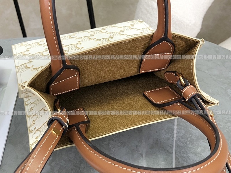 셀린느트리옹프미니버티컬카바스백 20260308-114939-015루.jpg