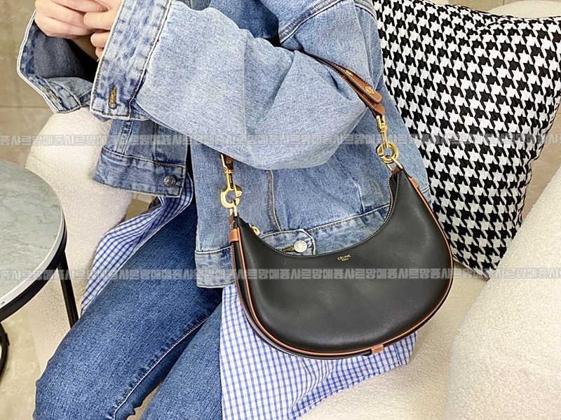 셀린느미디움스트랩아바솔더백 20260308-125743-019루.jpg