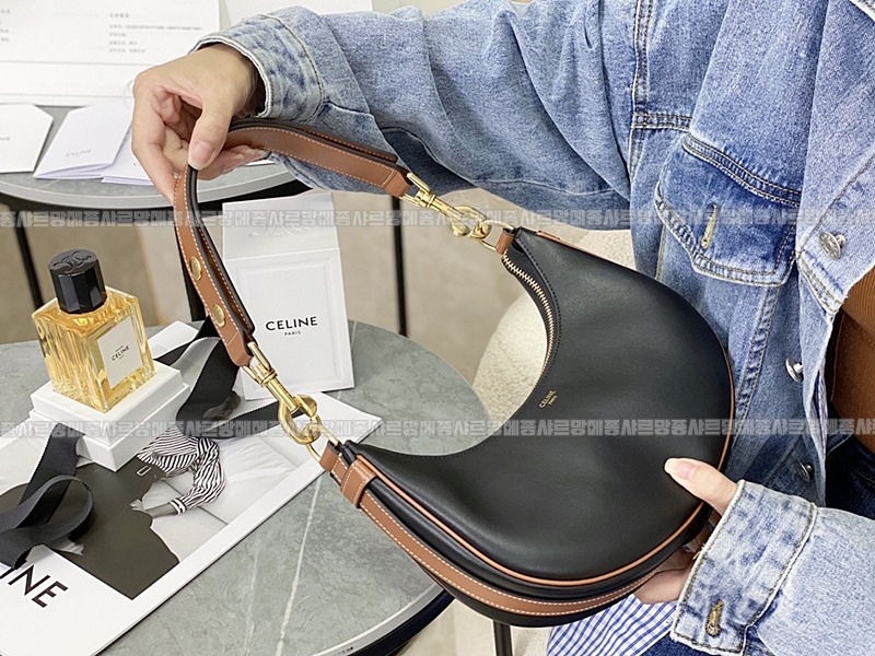 셀린느미디움스트랩아바솔더백 20260308-125743-023루.jpg