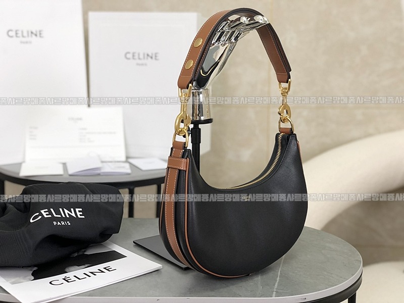 셀린느미디움스트랩아바솔더백 20260308-125740-002루.jpg