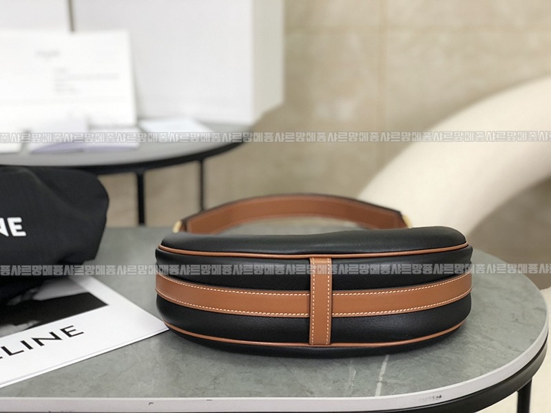 셀린느미디움스트랩아바솔더백 20260308-125741-006루.jpg
