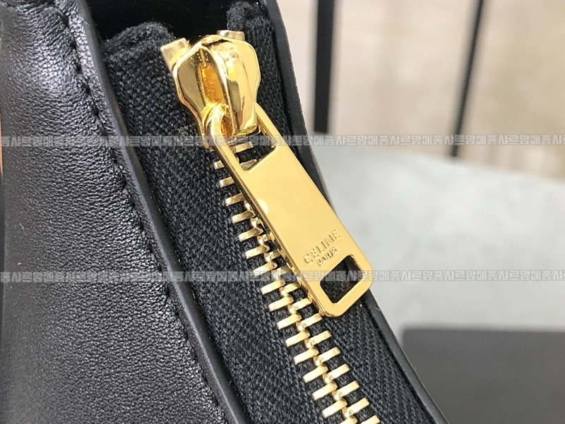 셀린느미디움스트랩아바솔더백 20260308-125742-012루.jpg