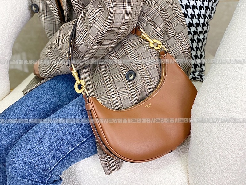 셀린느미디움스트랩아바솔더백 20260308-130151-020루.jpg