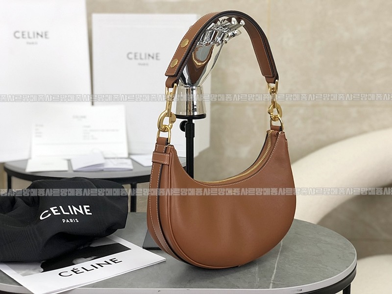 셀린느미디움스트랩아바솔더백 20260308-130149-002루.jpg