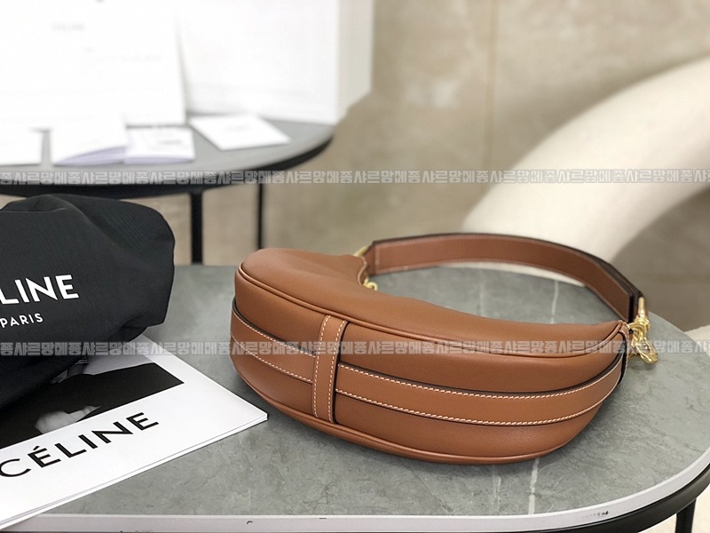 셀린느미디움스트랩아바솔더백 20260308-130149-007루.jpg