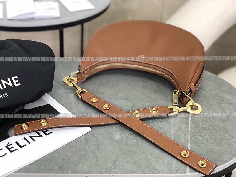 셀린느미디움스트랩아바솔더백 20260308-130149-009루.jpg