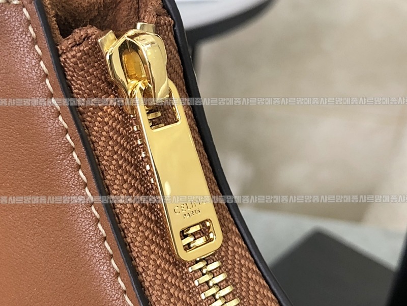 셀린느미디움스트랩아바솔더백 20260308-130150-012루.jpg