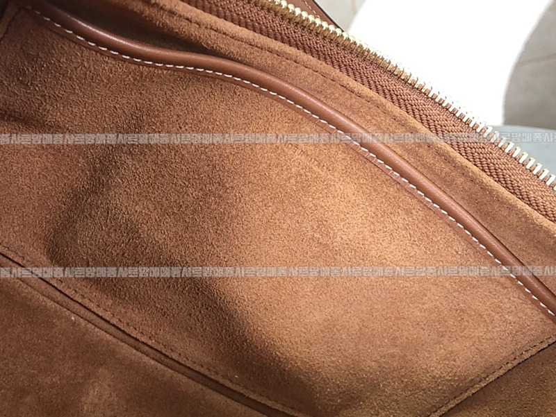 셀린느미디움스트랩아바솔더백 20260308-130150-017루.jpg