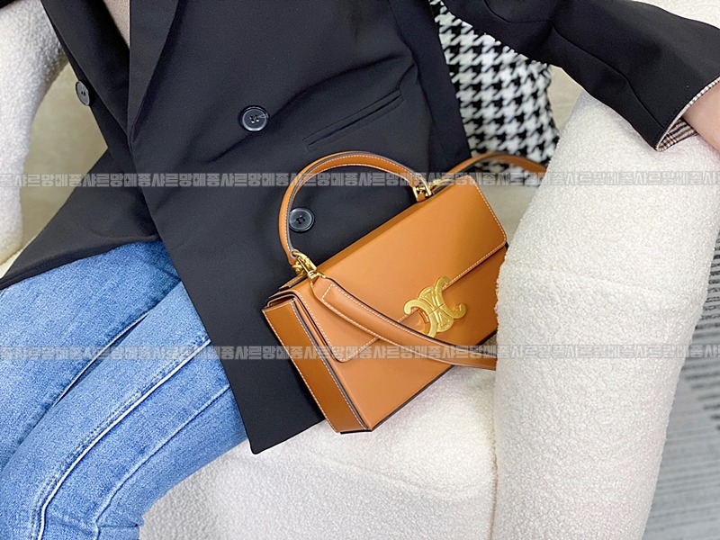 셀린느박스트리오페탑핸들백 20260308-160347-015루.jpg