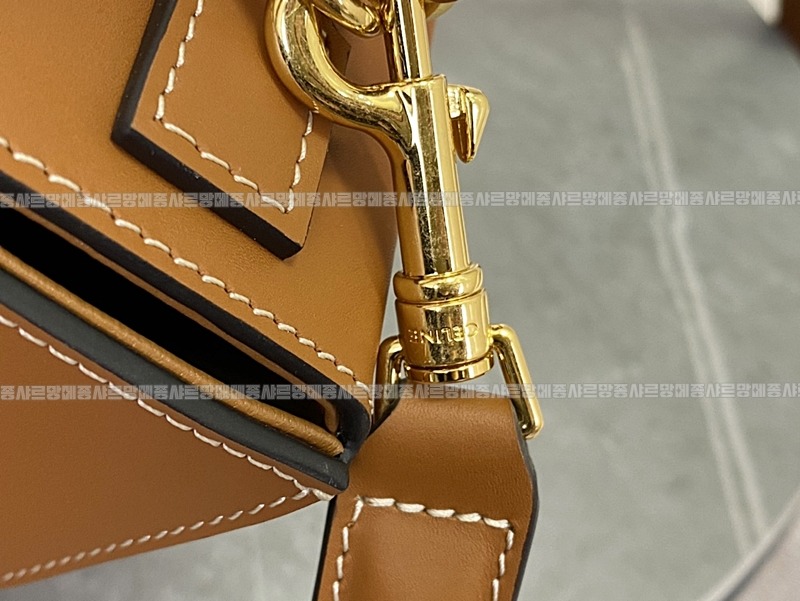 셀린느박스트리오페탑핸들백 20260308-160347-012루.jpg