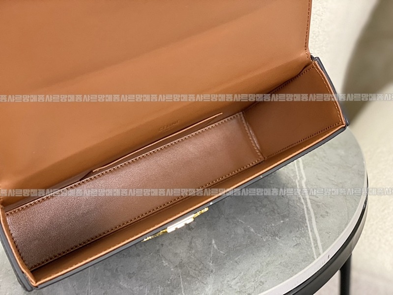 셀린느박스트리오페탑핸들백 20260308-160927-008루.jpg