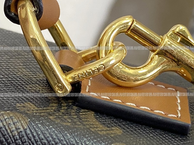 셀린느박스트리오페탑핸들백 20260308-160928-012루.jpg