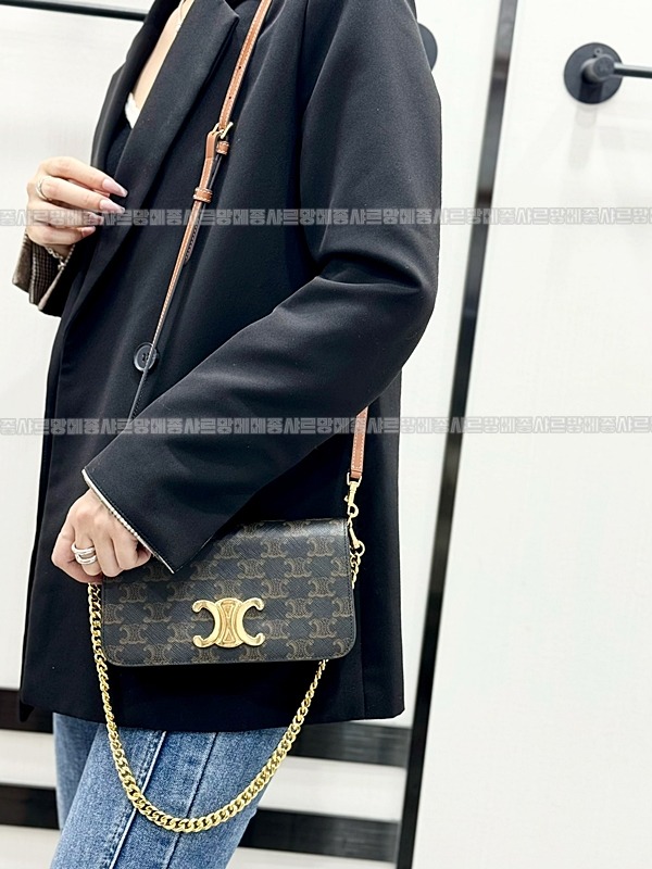 셀린느트리웅프캔버스멀티포세트 20260308-163114-017루.jpg