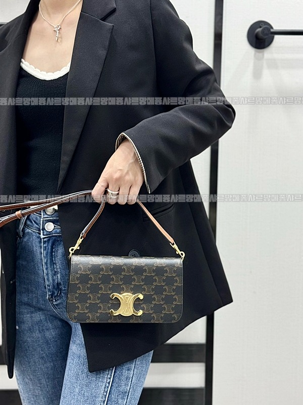 셀린느트리웅프캔버스멀티포세트 20260308-163114-019루.jpg