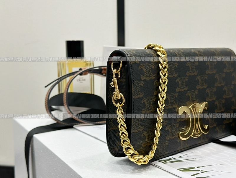 셀린느트리웅프캔버스멀티포세트 20260308-163112-003루.jpg