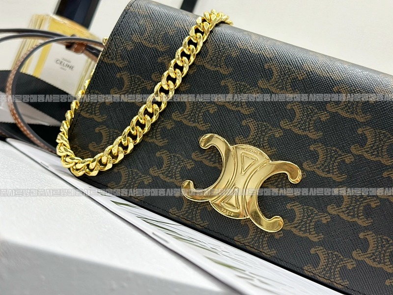 셀린느트리웅프캔버스멀티포세트 20260308-163112-002루.jpg