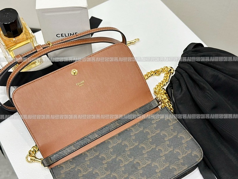 셀린느트리웅프캔버스멀티포세트 20260308-163112-007루.jpg