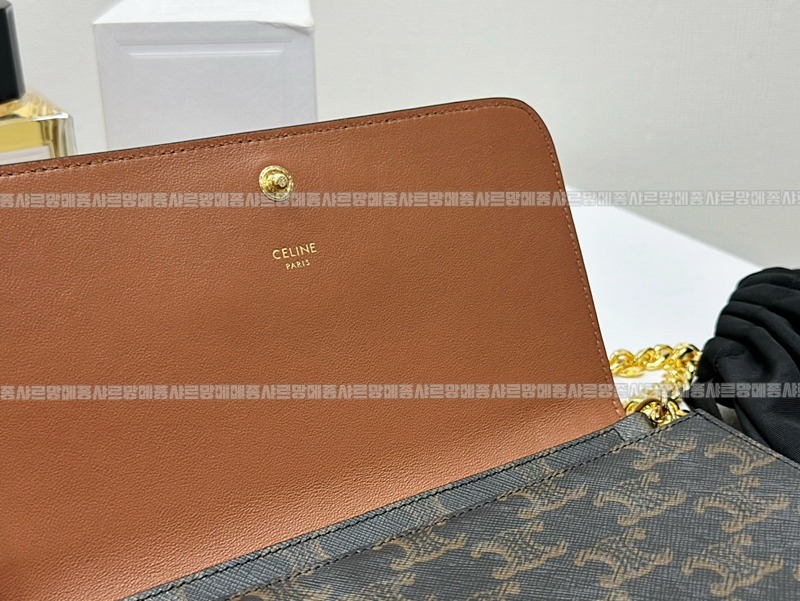 셀린느트리웅프캔버스멀티포세트 20260308-163113-014루.jpg