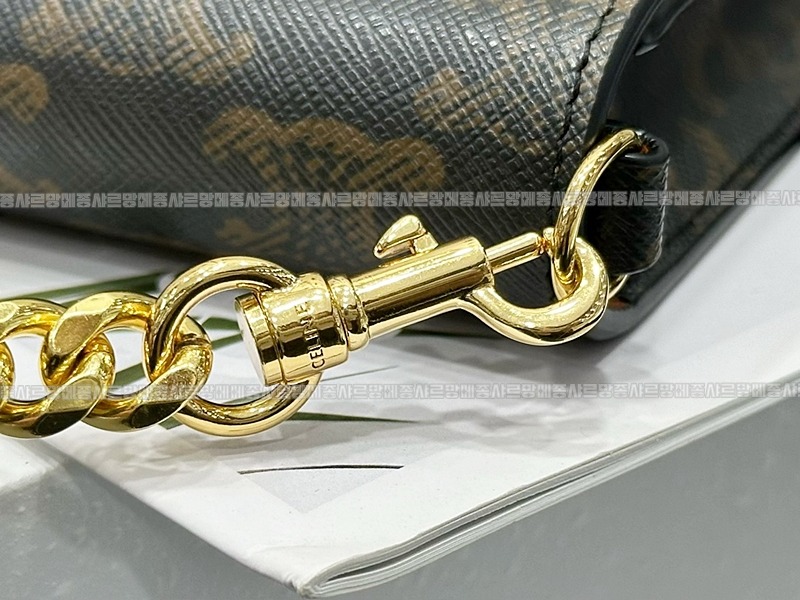 셀린느트리웅프캔버스멀티포세트 20260308-163113-012루.jpg