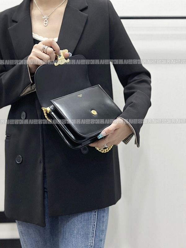 셀린느클래식트리옹프미디움체인백 20260308-164002-018루.jpg