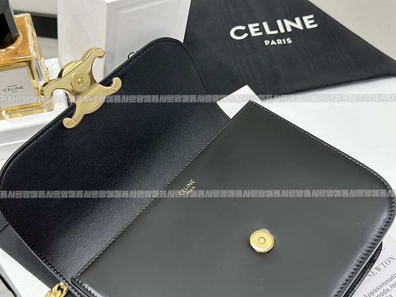 셀린느클래식트리옹프미디움체인백 20260308-164001-013루.jpg