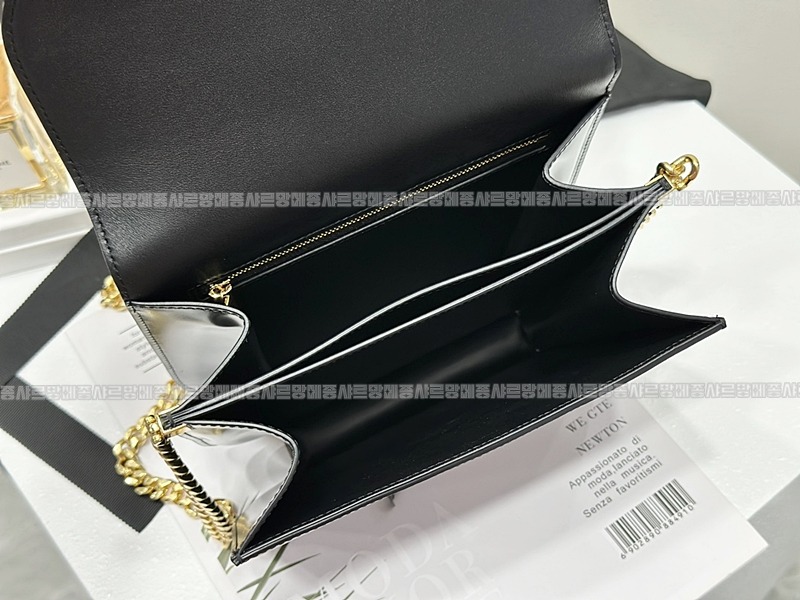 셀린느클래식트리옹프미디움체인백 20260308-164000-012루.jpg