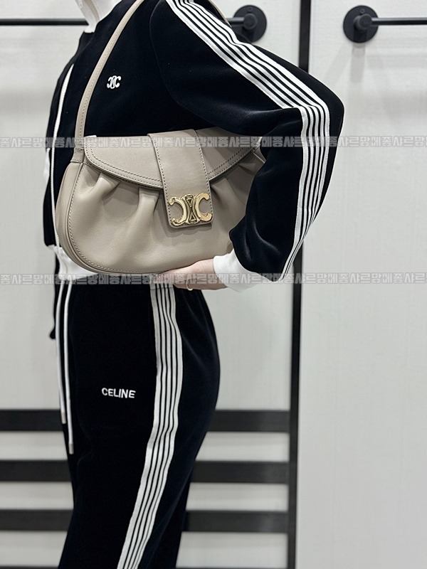 셀린느폴리백미디움  20260309-150426-018루.jpg