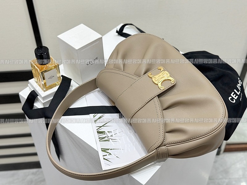 셀린느폴리백미디움  20260309-150424-005루.jpg