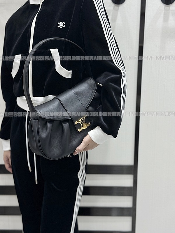 셀린느폴리백미디움  20260309-150745-024루.jpg