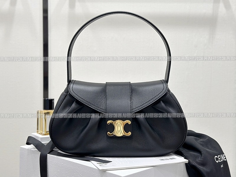 셀린느폴리백미디움  20260309-150741-001루.jpg