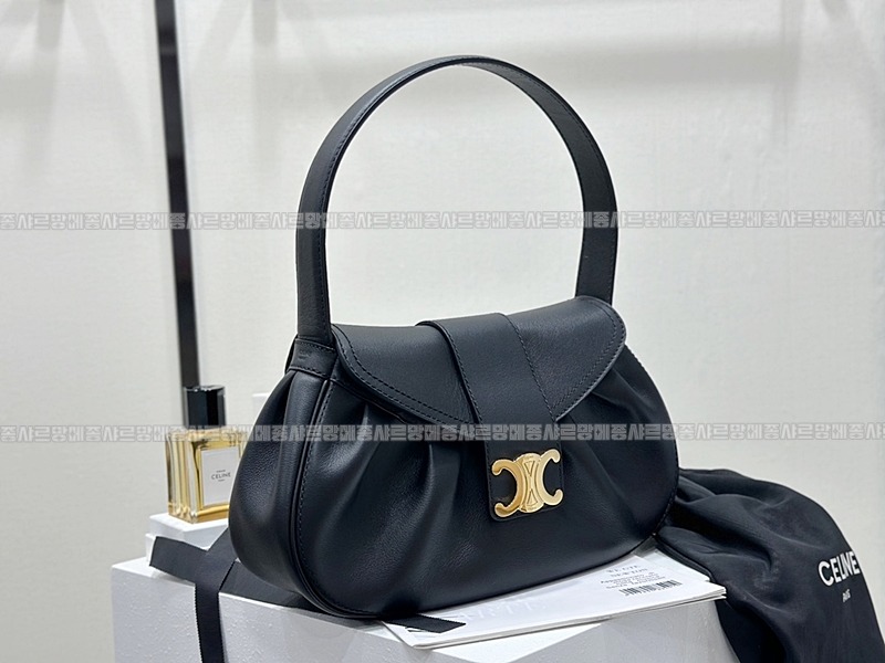 셀린느폴리백미디움  20260309-150741-002루.jpg