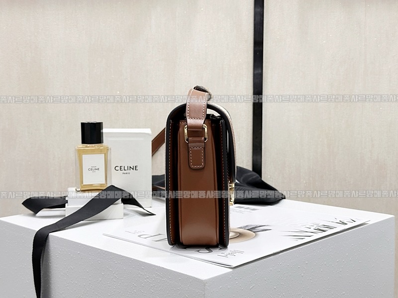 셀린느틴트리옹프숄더백스몰  20260309-152015-005루.jpg